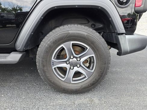 Used 2019 Jeep Wrangler Unlimited Sport S AWD/4WD image 9