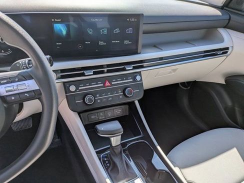 Certified 2025 Hyundai Tucson SE image 21