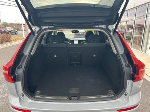 Used 2025 Volvo XC60 B5 Plus AWD/4WD image 11
