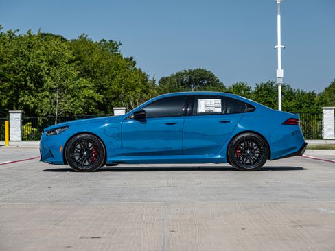 New 2027 BMW M5 w/ Executive Package AWD/4WD image 5