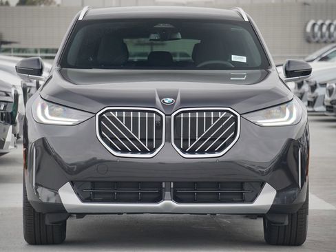 Used 2025 BMW X3 xDrive30i w/ Premium Package image 2