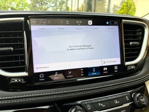 Used 2023 Chrysler Pacifica Limited FWD image 29