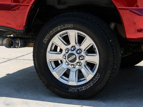 Used 2017 Ford F250 Platinum w/ FX4 Off-Road Package AWD/4WD image 16