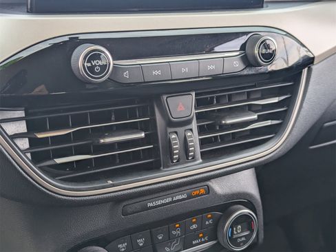 Used 2021 Ford Escape SE w/ SE Sport Appearance Package image 22