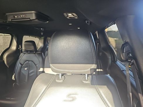 Used 2018 Chrysler Pacifica Touring-L w/ Premium Audio Group FWD image 11