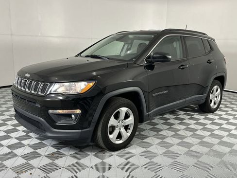 Used 2019 Jeep Compass Latitude FWD image 4
