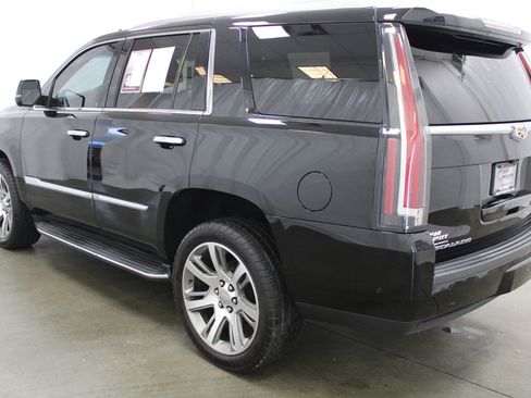 Used 2019 Cadillac Escalade Luxury image 7