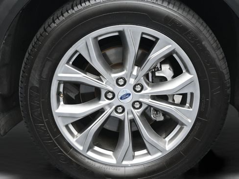 Used 2023 Ford Explorer Limited AWD/4WD image 10