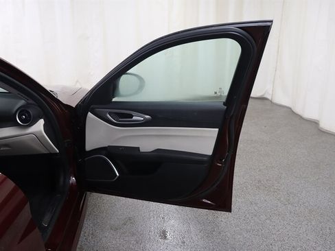 Used 2019 Alfa Romeo Giulia Ti Sport w/ Quick Order Package 22U Sport RWD image 26