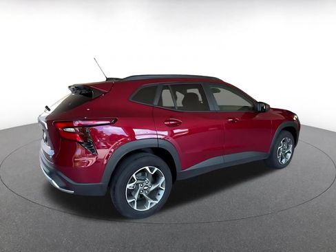Used 2025 Chevrolet Trax LT w/ LT Convenience Package FWD image 14