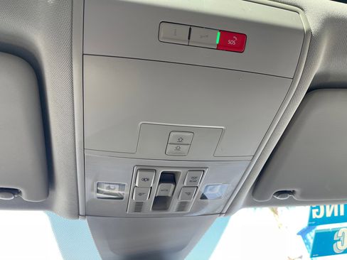 Used 2022 Volkswagen Atlas SEL R-Line image 34