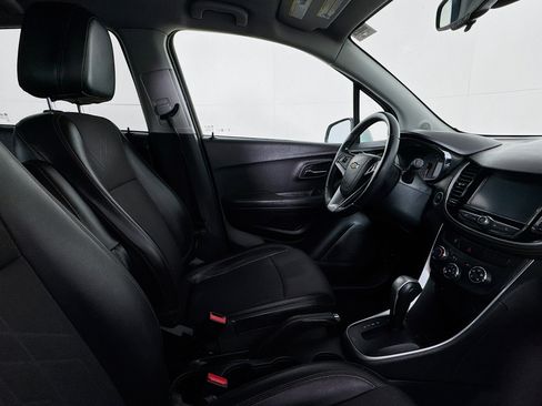 Used 2017 Chevrolet Trax LT w/ LT Convenience Package image 28