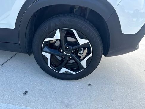 Certified 2025 Kia Seltos EX w/ EX Sunroof Package AWD/4WD image 11