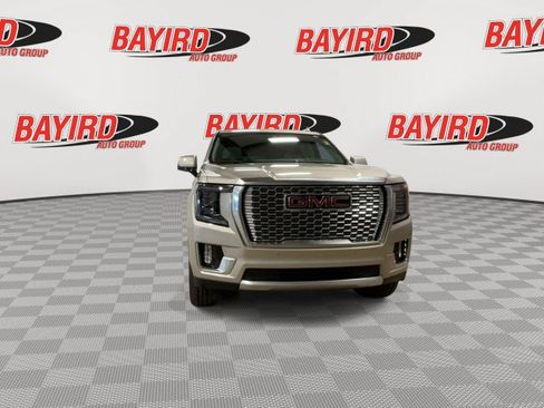 Used 2021 GMC Yukon XL Denali w/ Denali Ultimate Package AWD/4WD image 3