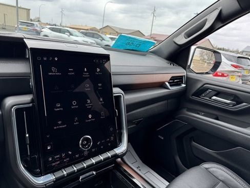 Used 2025 GMC Yukon Denali AWD/4WD image 19