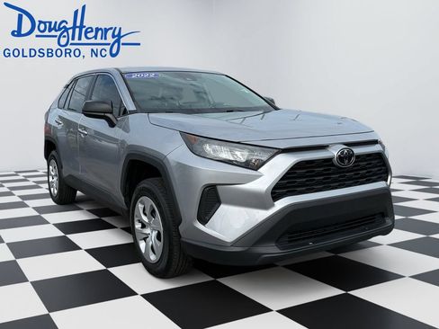 Used 2022 Toyota RAV4 LE FWD image 7