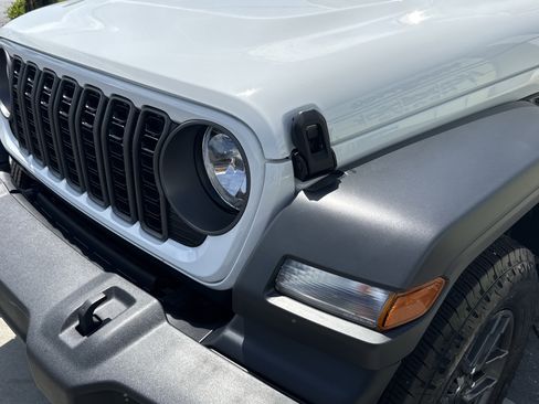 Used 2025 Jeep Wrangler Sport image 6