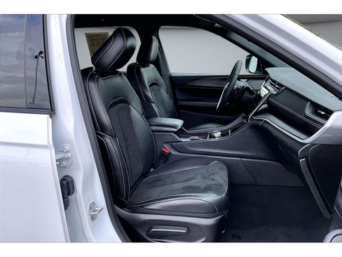 Certified 2025 Jeep Grand Cherokee L Altitude image 8