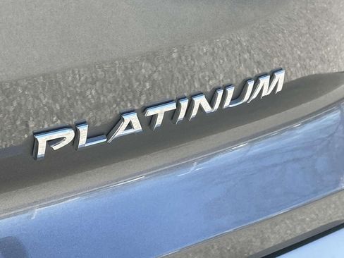 Used 2024 Nissan Pathfinder Platinum image 8