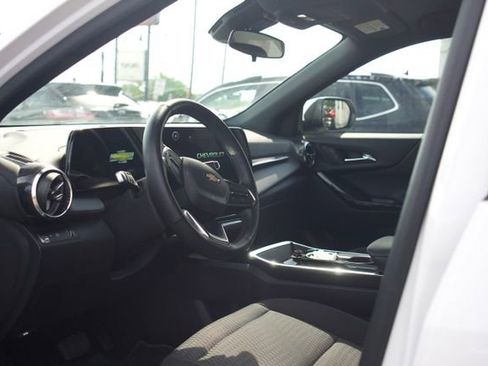 Used 2025 Chevrolet Equinox LT FWD image 12