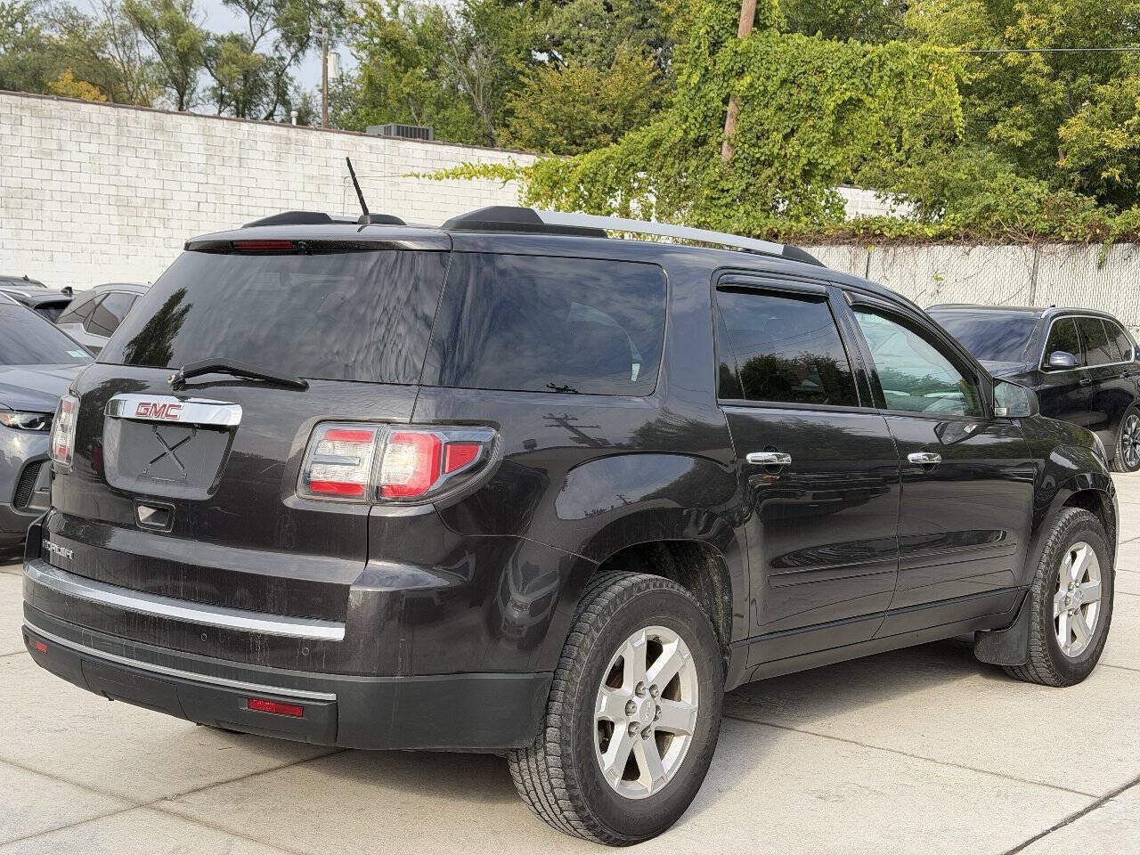 Used 2016 GMC Acadia SLE FWD image 7