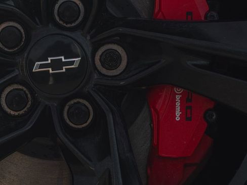 Used 2021 Chevrolet Camaro LT w/ Technology Package image 16