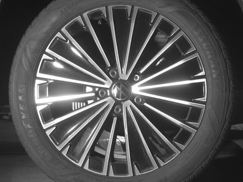 Used 2025 Volkswagen Taos SE image 15