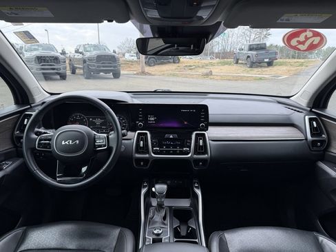 Used 2023 Kia Sorento EX image 38