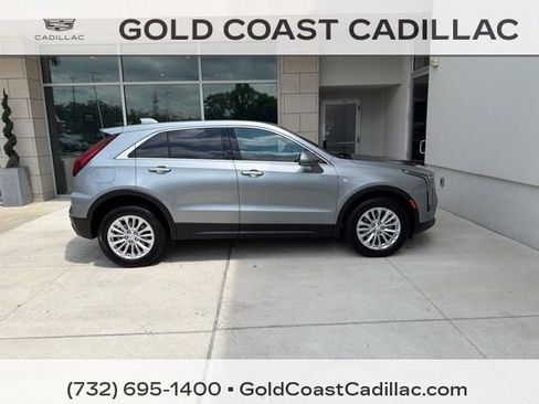 Certified 2024 Cadillac XT4 Luxury w/ Cold Weather Package FWD image 4