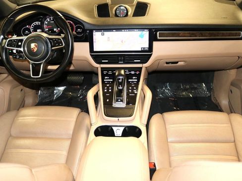 Used 2020 Porsche Cayenne image 15