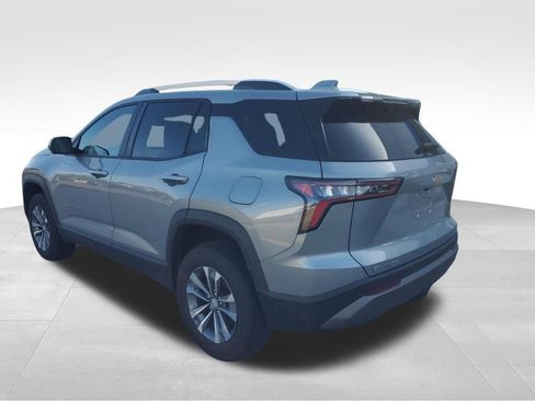 Used 2025 Chevrolet Equinox LT w/ Convenience Package II image 3