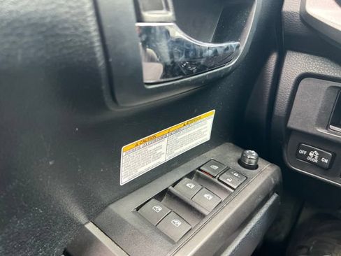 Used 2019 Toyota Tacoma TRD Off-Road AWD/4WD image 21