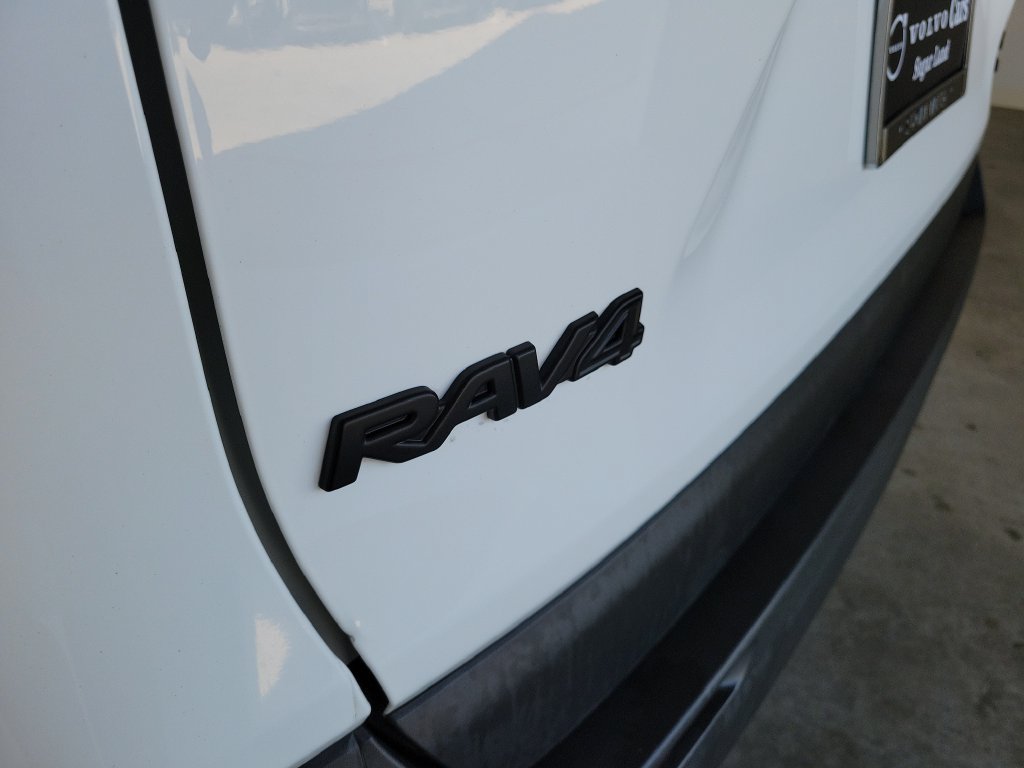 Used 2024 Toyota RAV4 XLE AWD/4WD image 8