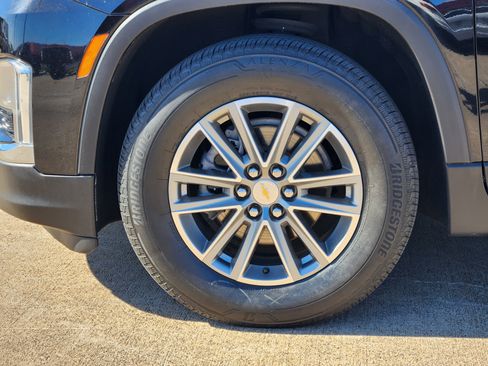 Used 2023 Chevrolet Traverse LT image 11