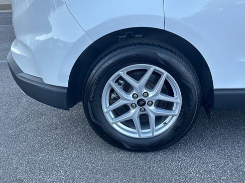 Used 2024 Ford Edge SEL image 17