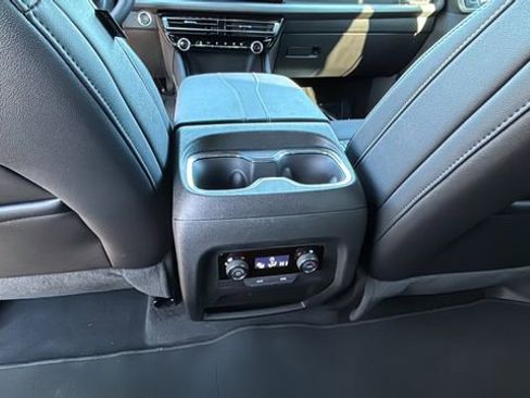 Certified 2025 Chevrolet Traverse LT image 20