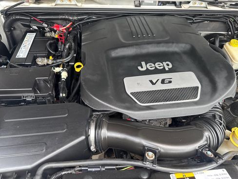Used 2014 Jeep Wrangler Unlimited Sahara AWD/4WD image 26