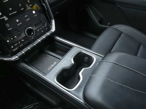 Used 2024 GMC Acadia Elevation image 11