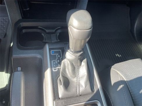 Used 2022 Toyota Tacoma Limited image 16