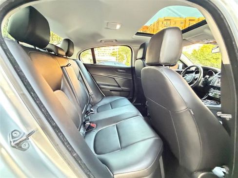 Used 2017 Jaguar XE Premium AWD/4WD image 27