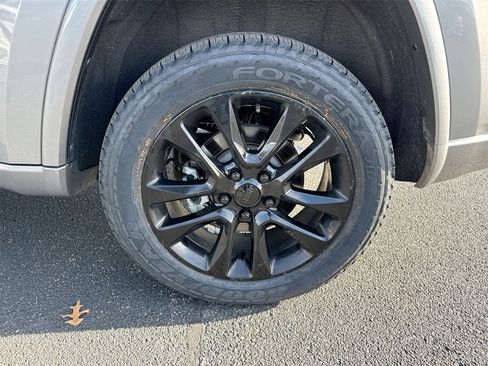 Used 2021 Jeep Grand Cherokee Laredo X image 28