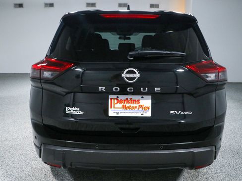 Used 2024 Nissan Rogue SV AWD/4WD image 8