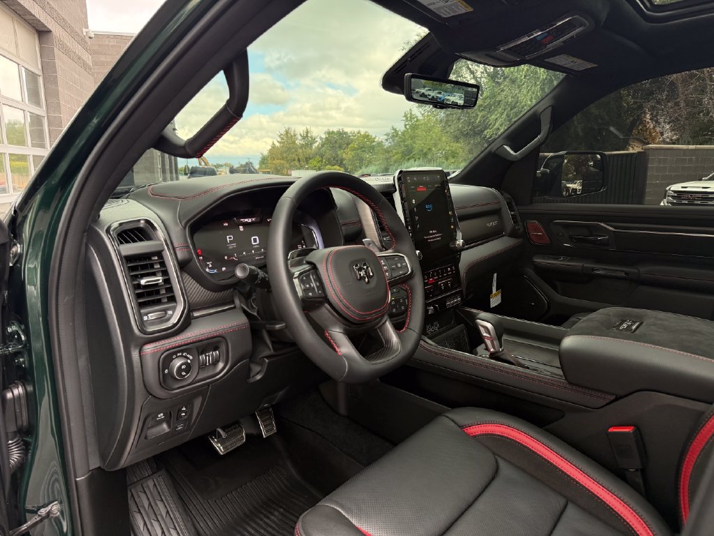 Used 2027 RAM 1500 4x4 Crew Cab image 28
