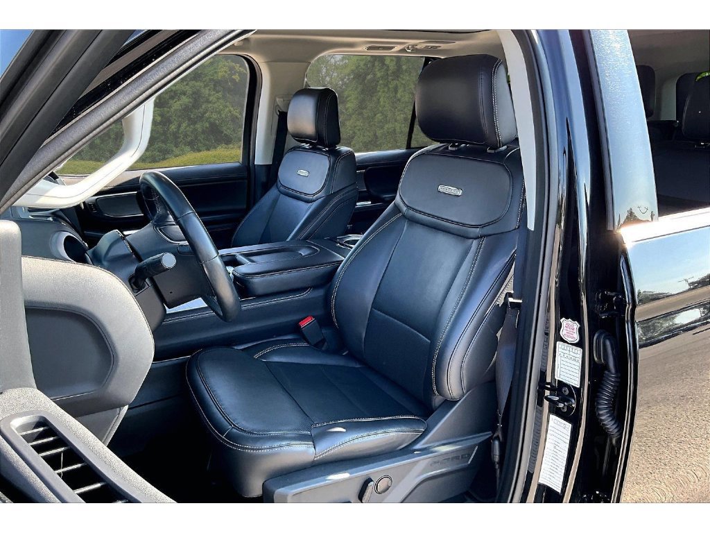 Used 2025 Ford Expedition Max Platinum w/ Driver's Package AWD/4WD image 2
