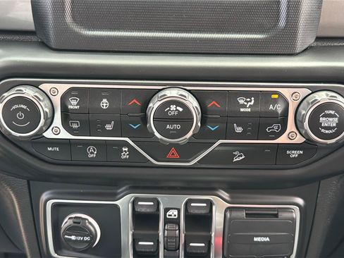 Used 2021 Jeep Wrangler Unlimited Sahara w/ Cold Weather Group AWD/4WD image 30