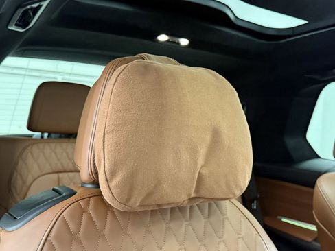 Used 2023 BMW X7 M60i image 19