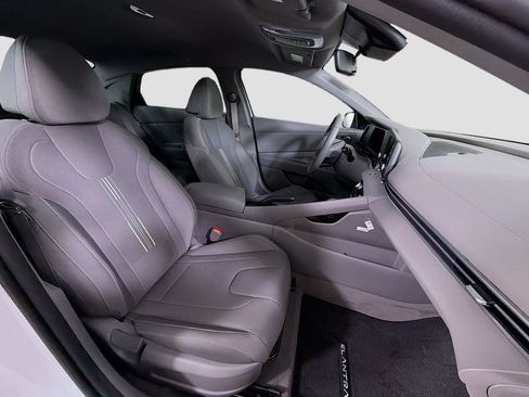 Used 2025 Hyundai Elantra Sport image 29