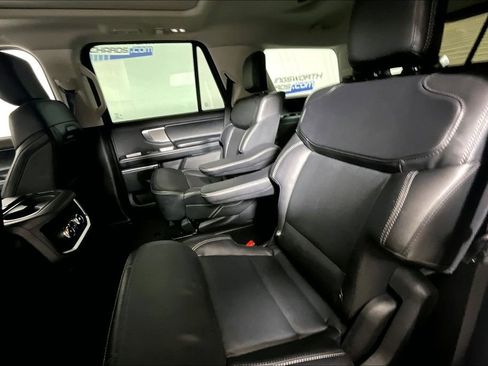 Used 2025 Ford Expedition Platinum AWD/4WD image 21