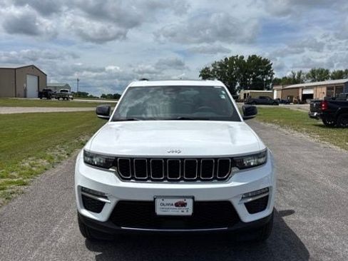 Used 2024 Jeep Grand Cherokee Limited AWD/4WD image 2