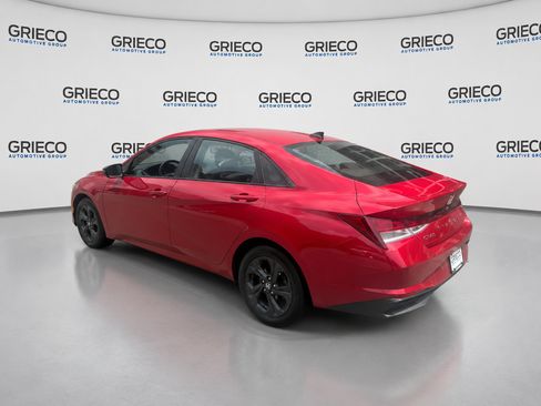 Used 2023 Hyundai Elantra SEL w/ Convenience Package FWD image 4